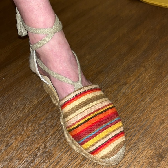 Lord and Taylor striped espadrilles with ties around ankle. - Picture 4 of 16